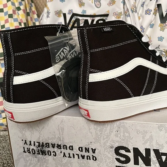 Vans WMNS Crockett High
Black/White
VN0A5JIGY28
Sneakers - Picture 15 of 16